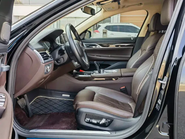 BMW BMW 7 Series 2021 Model 730Li Luxury Package — Фото автомобиля 5