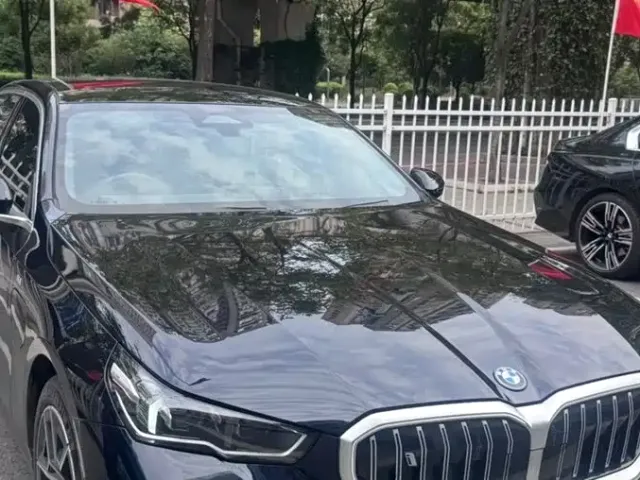 BMW i5 — Фото автомобиля 3