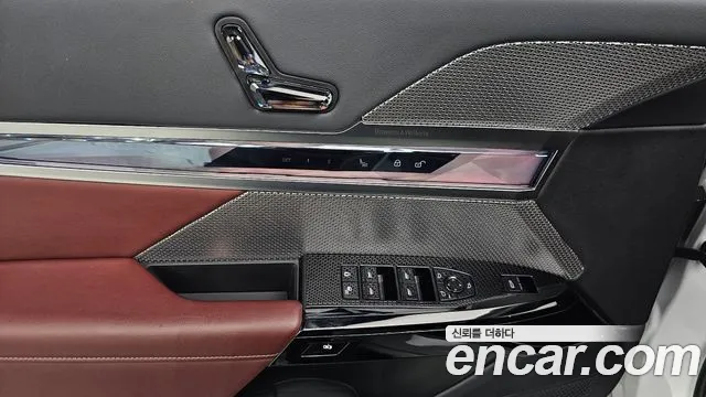 BMW i7 — Фото автомобиля 15