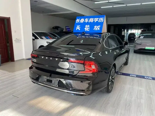 Volvo Volvo S90 2022 B5 Momentum Luxury Edition — Фото автомобиля 7