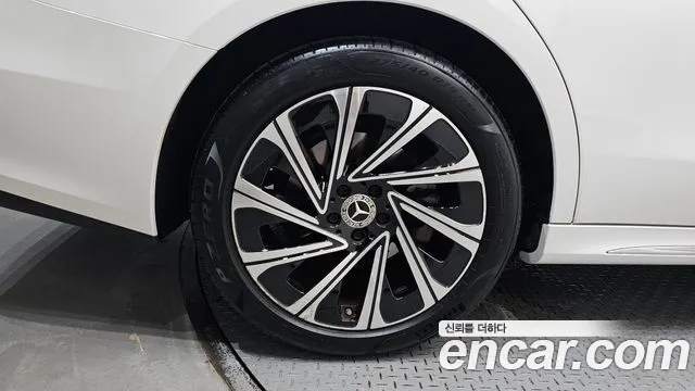 Mercedes-Benz E-Class E-класс W214 E300 4MATIC Exclusive — Фото автомобиля 5