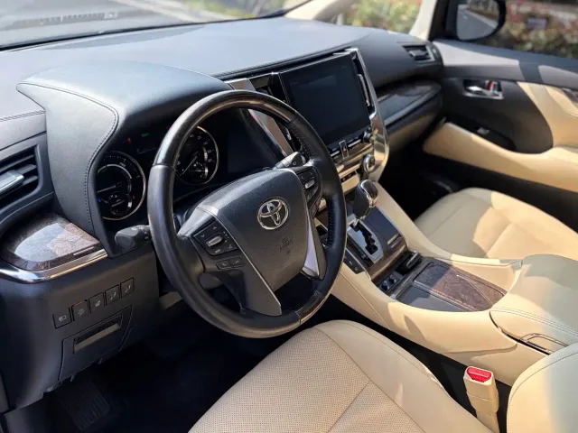 Toyota Alphard — Фото автомобиля 7