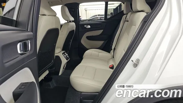 Volvo XC40 — Фото автомобиля 16