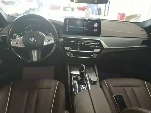 BMW 5 Series — Фото автомобиля 9