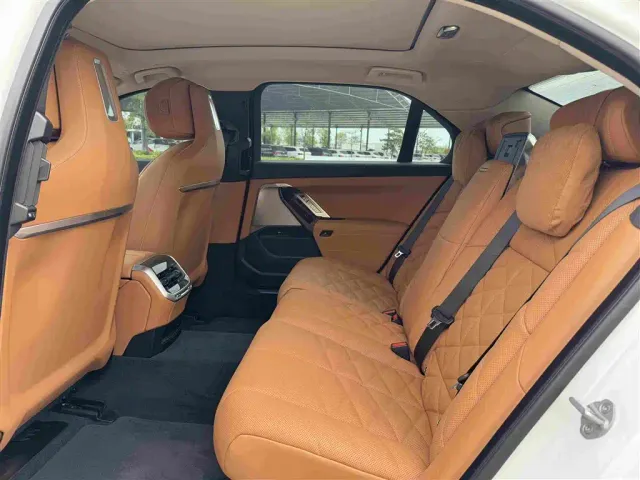 BMW 7 Series — Фото автомобиля 14