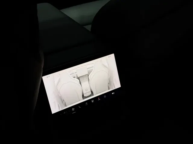 Tesla Model 3 — Фото автомобиля 15