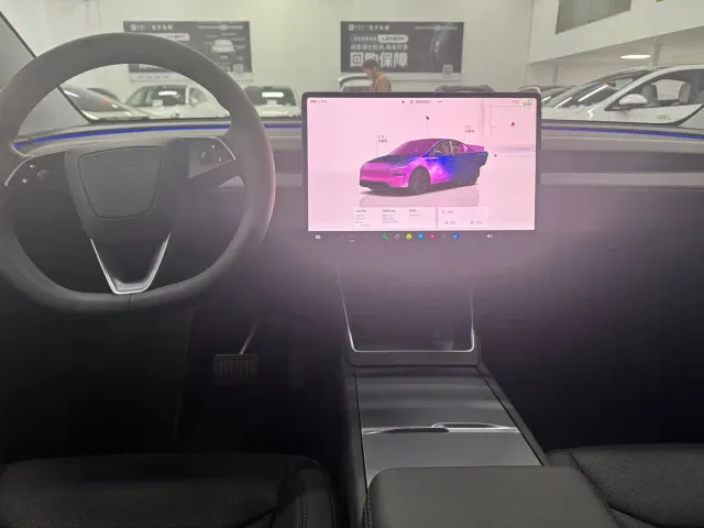 Tesla Model Y — Фото автомобиля 8