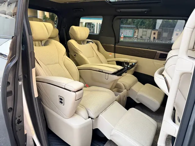 Toyota Alphard — Фото автомобиля 8