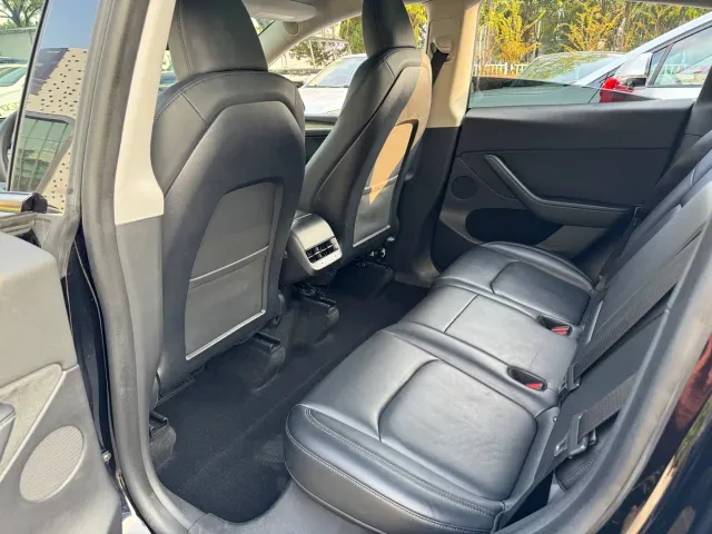 Tesla Model Y — Фото автомобиля 9