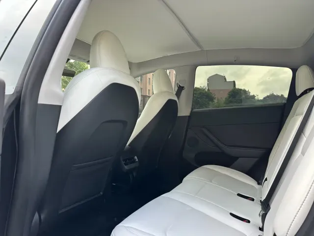 Tesla Model Y — Фото автомобиля 5