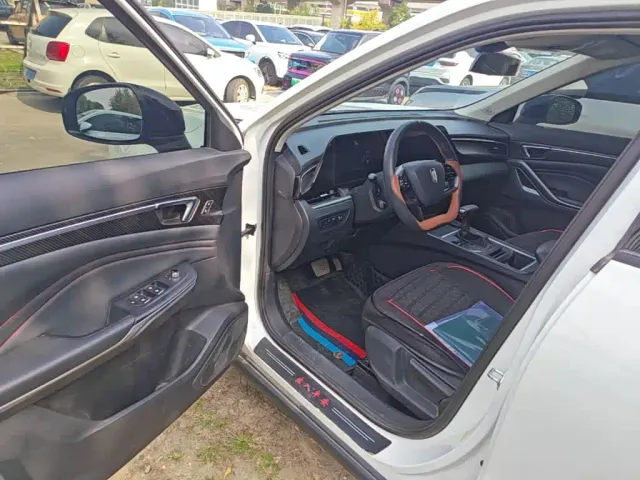 Bestune T55 — Фото автомобиля 12