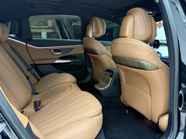 Mercedes-Benz E-Class — Фото автомобиля 17