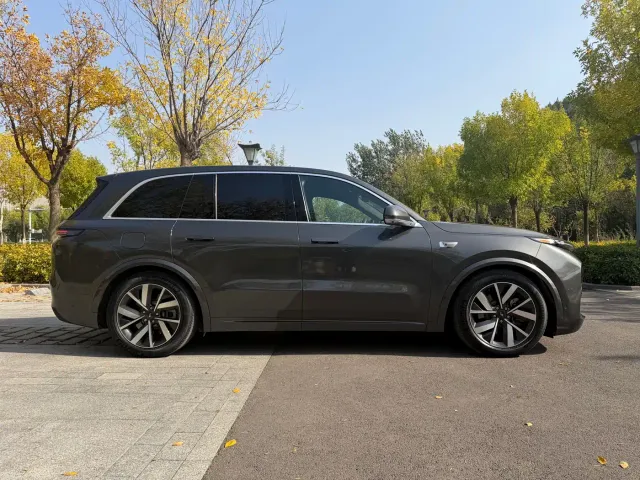Li Auto L8 — Фото автомобиля 5