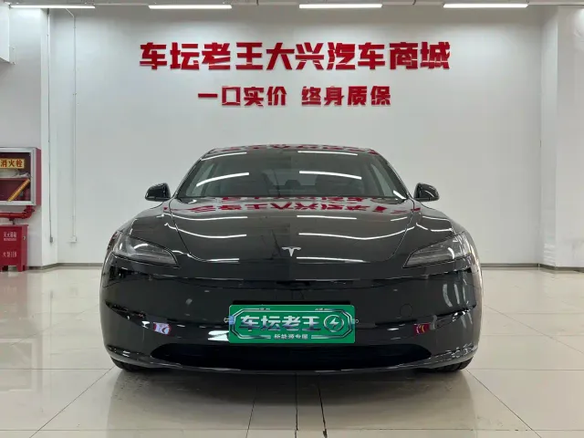 Tesla Model 3 — Фото автомобиля 2
