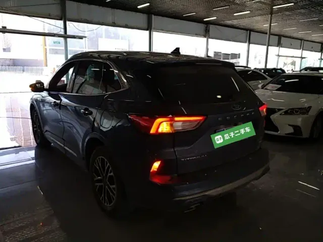 Ford Escape — Фото автомобиля 4