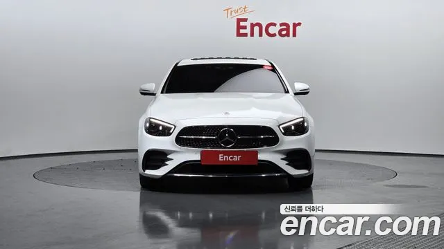 Mercedes-Benz E-Class — Фото автомобиля 3