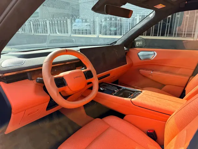 Lynk & Co 900 — Фото автомобиля 11