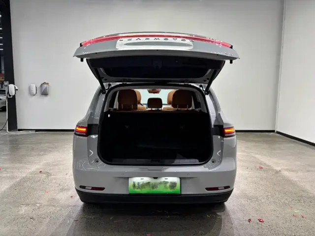 Leapmotor C10 — Фото автомобиля 15