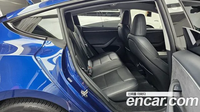 Tesla Model 3 — Фото автомобиля 12