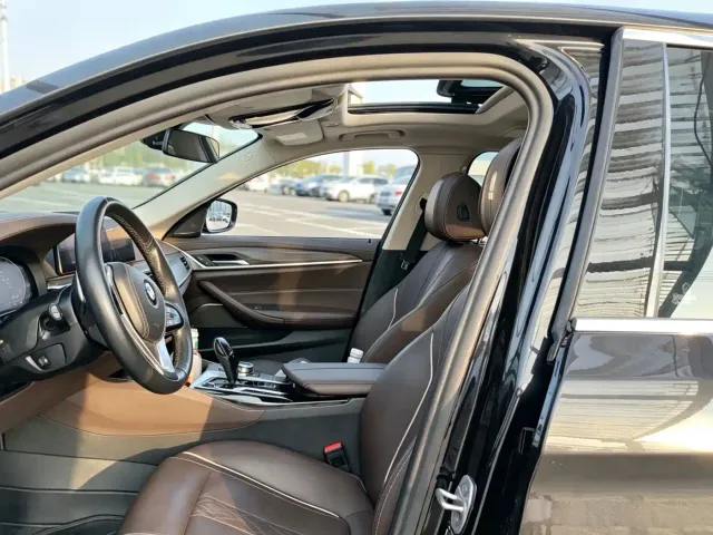 BMW 5 Series — Фото автомобиля 2