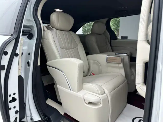 Toyota Toyota Sienna 2026 2.5L Hybrid AWD Exclusive Edition — Фото автомобиля 5