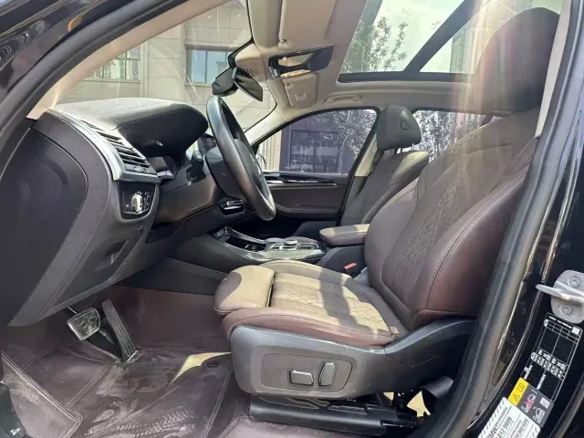 BMW iX3 — Фото автомобиля 7