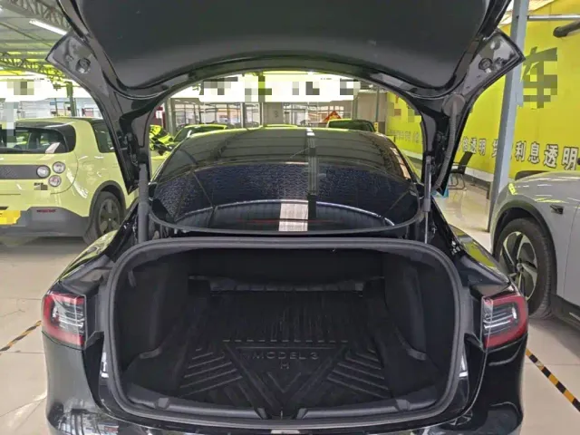 Tesla Model 3 — Фото автомобиля 18