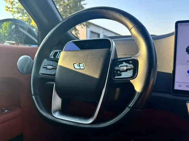 Li Auto L9 — Фото автомобиля 7