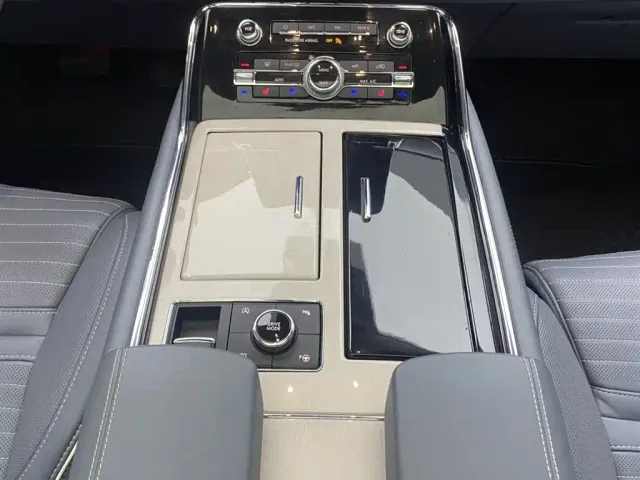 Lincoln Navigator — Фото автомобиля 22