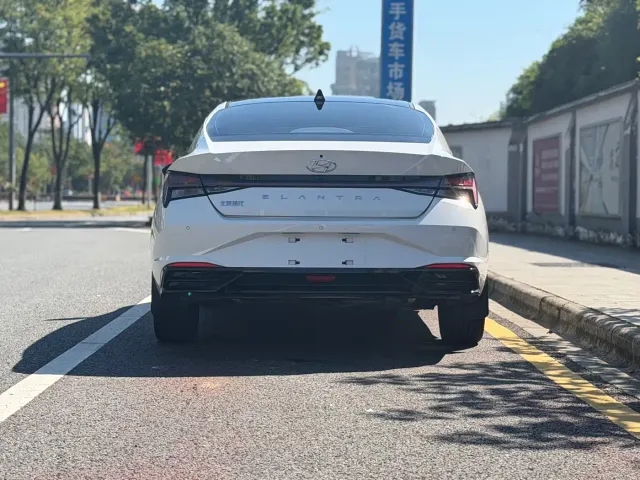 Hyundai Elantra — Фото автомобиля 5