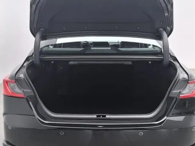 Toyota Camry — Фото автомобиля 16