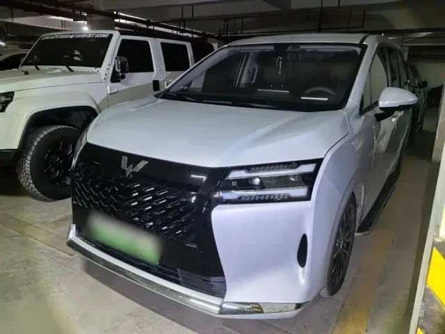 Фотография автомобиля — Wuling Starlight 730