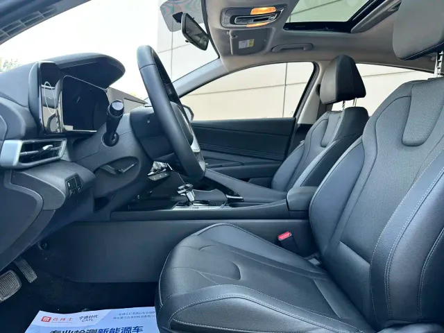 Hyundai Elantra — Фото автомобиля 10