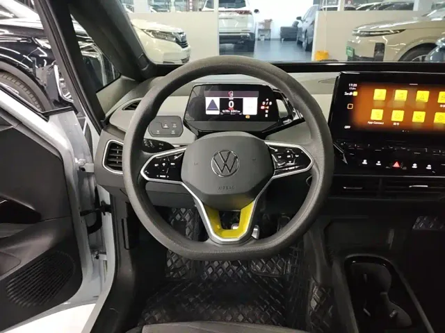 Volkswagen ID.3 — Фото автомобиля 10