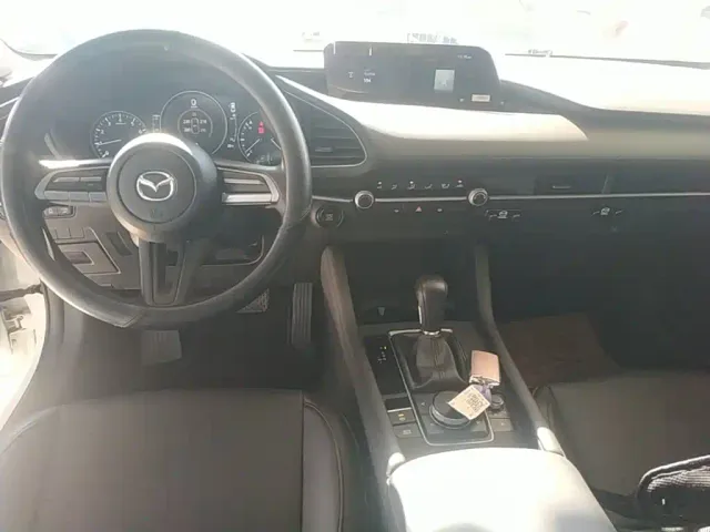 Mazda Axela — Фото автомобиля 9