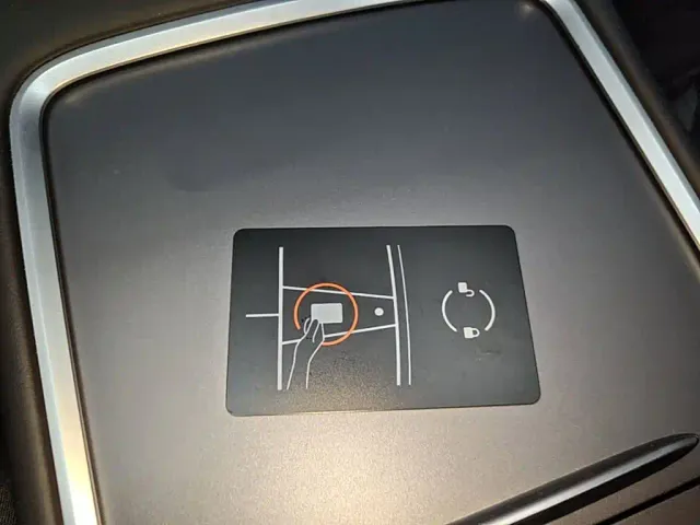 Tesla Model Y — Фото автомобиля 8