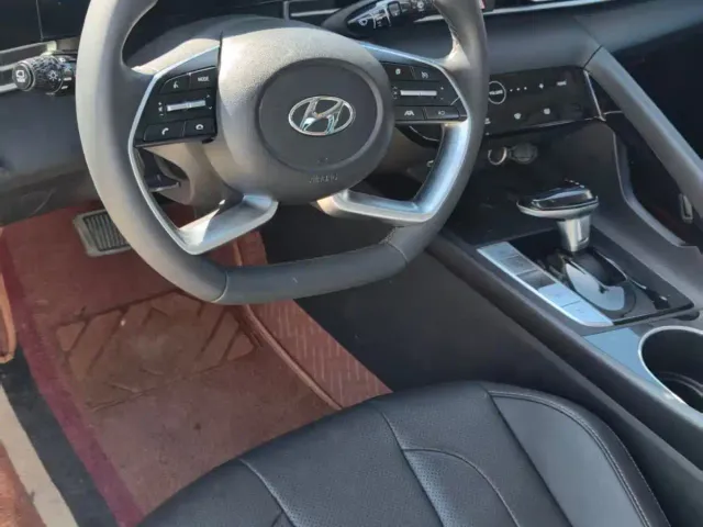 Hyundai Elantra — Фото автомобиля 3