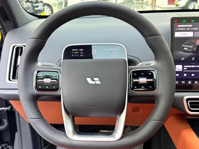 Li Auto L6 — Фото автомобиля 11