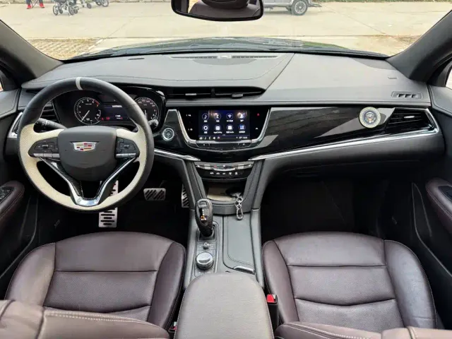 Cadillac Cadillac XT6 2022 2.0T 6-Seater 2WD Luxury Edition — Фото автомобиля 11