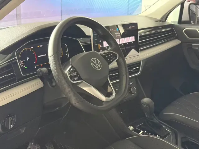 Volkswagen Tiguan L — Фото автомобиля 12