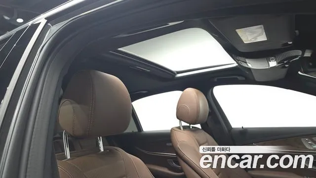Mercedes-Benz E-Class — Фото автомобиля 16