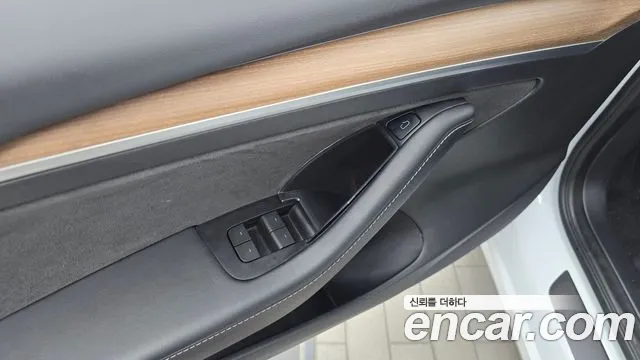 Tesla Model 3 — Фото автомобиля 28