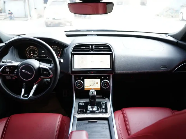 Jaguar XEL — Фото автомобиля 5
