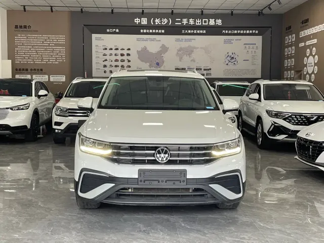 Volkswagen Tiguan L — Фото автомобиля 2