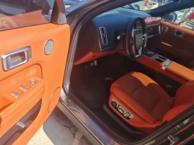 Li Auto L8 — Фото автомобиля 15