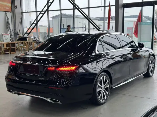 Mercedes-Benz E-Class — Фото автомобиля 25