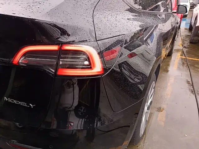 Tesla Model Y — Фото автомобиля 7