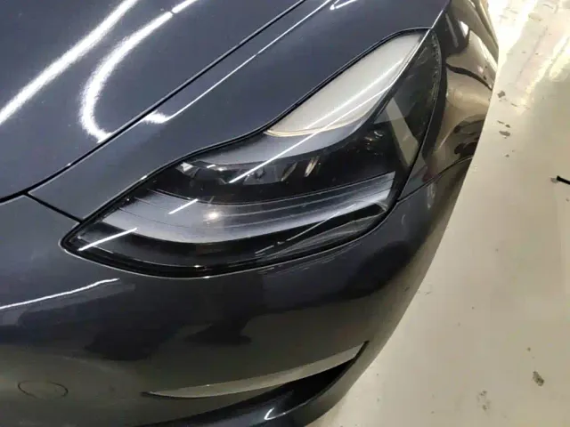 Tesla Model 3 — Фото автомобиля 23