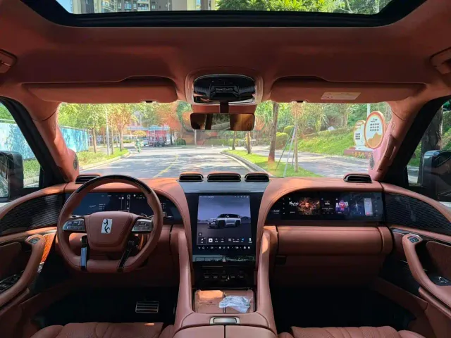 BYD U8 — Фото автомобиля 17