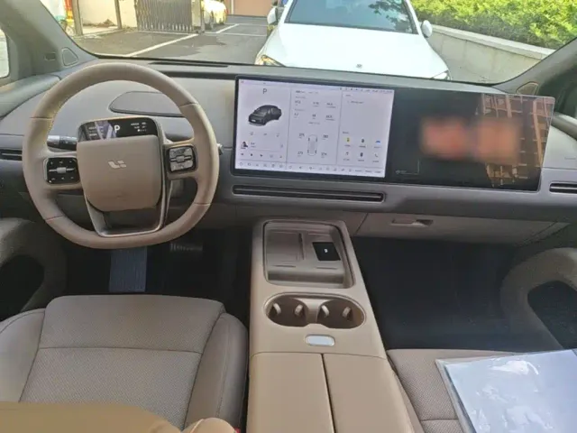Li Auto i6 — Фото автомобиля 9